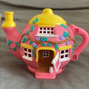 Vivid Imaginations Teeny Weeny Teapot House Set